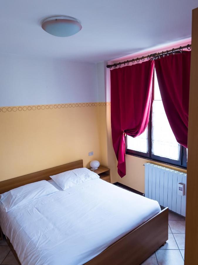 El Rocol Aparthotel Vezza dʼOglio Exteriör bild