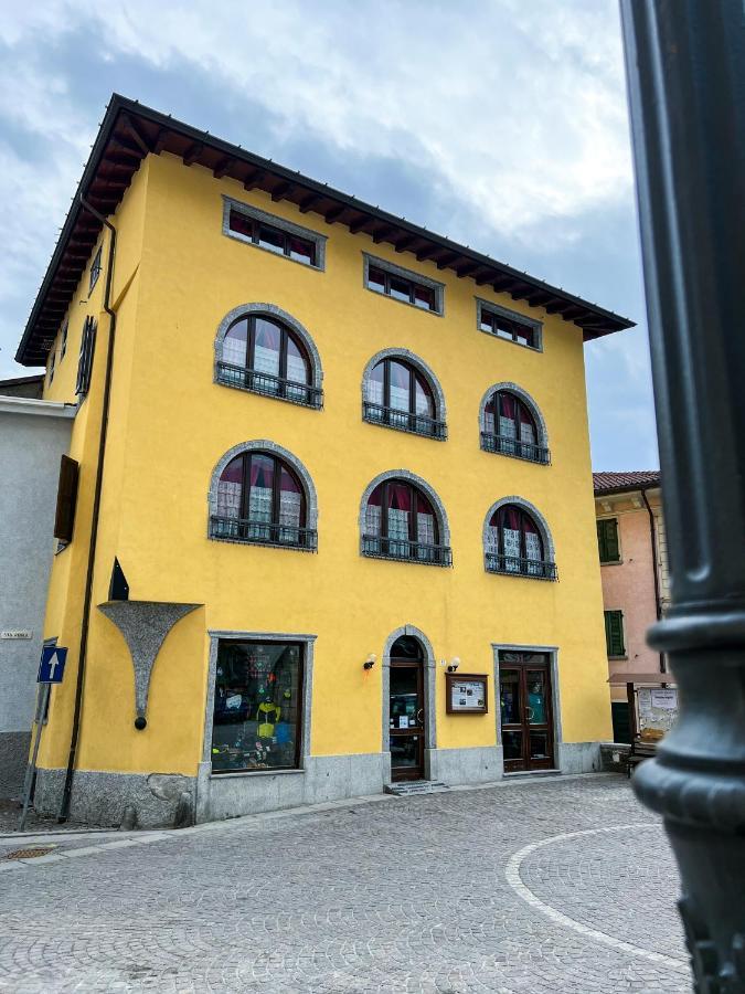 El Rocol Aparthotel Vezza dʼOglio Exteriör bild